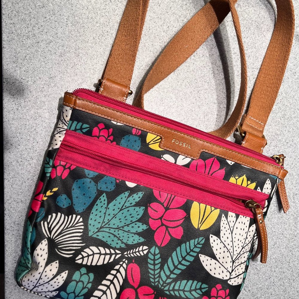 FOSSIL 1954 CROSSBODY BAG* BLOOMING CACTUS PATTERN * PERFECT FOR ANY SEASON*